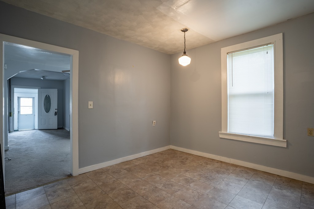 407 Union Street Springfield, MA 01105 - Photo 6 of 31