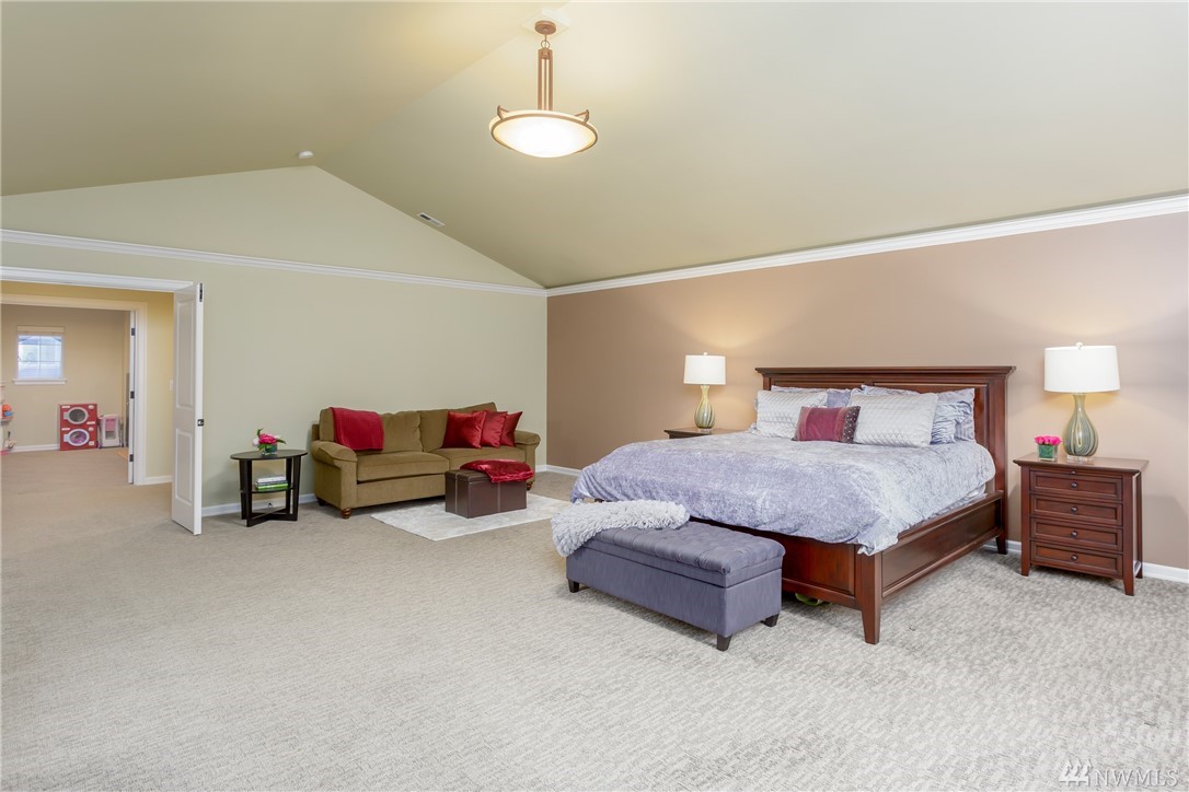 5562 Northeast 17th Street Renton, WA 98059 - Photo 13 of 21