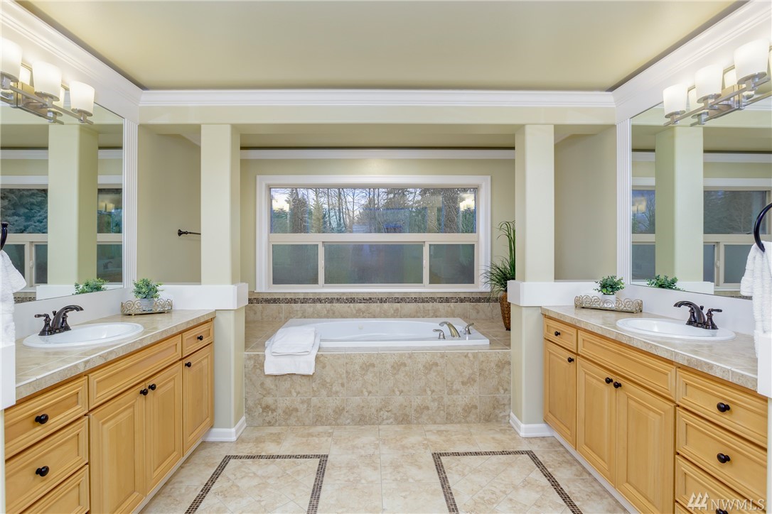 5562 Northeast 17th Street Renton, WA 98059 - Photo 14 of 21