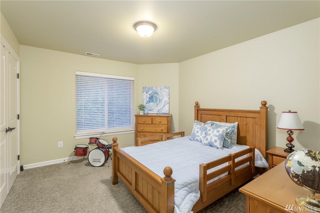 5562 Northeast 17th Street Renton, WA 98059 - Photo 16 of 21