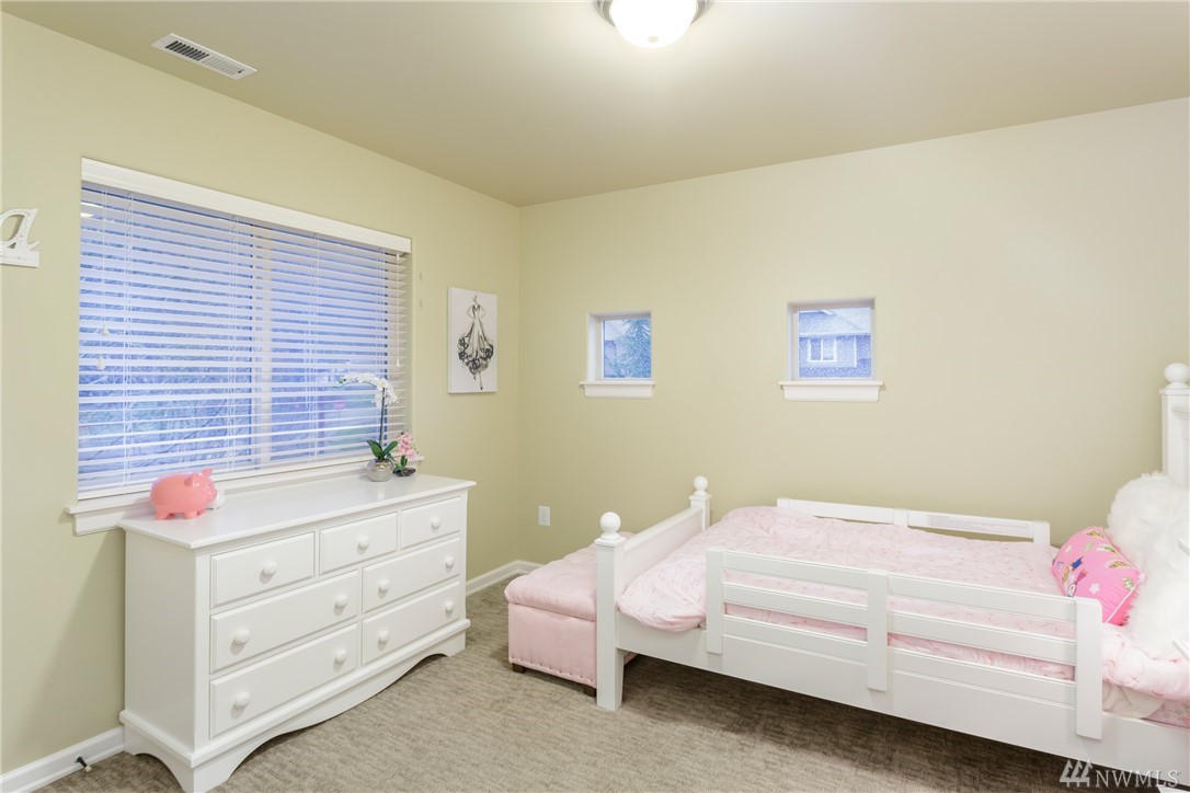 5562 Northeast 17th Street Renton, WA 98059 - Photo 17 of 21