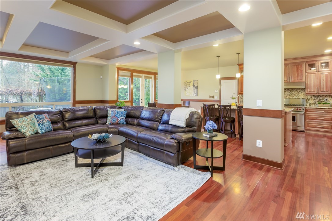 5562 Northeast 17th Street Renton, WA 98059 - Photo 5 of 21