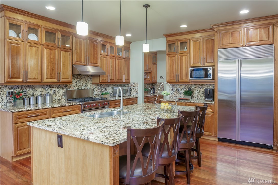 5562 Northeast 17th Street Renton, WA 98059 - Photo 7 of 21