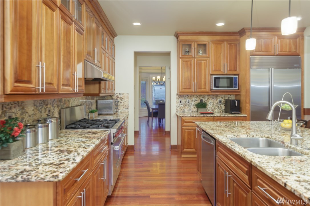 5562 Northeast 17th Street Renton, WA 98059 - Photo 8 of 21