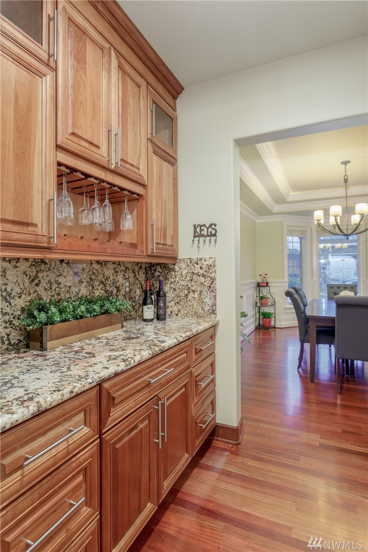 5562 Northeast 17th Street Renton, WA 98059 - Photo 10 of 21