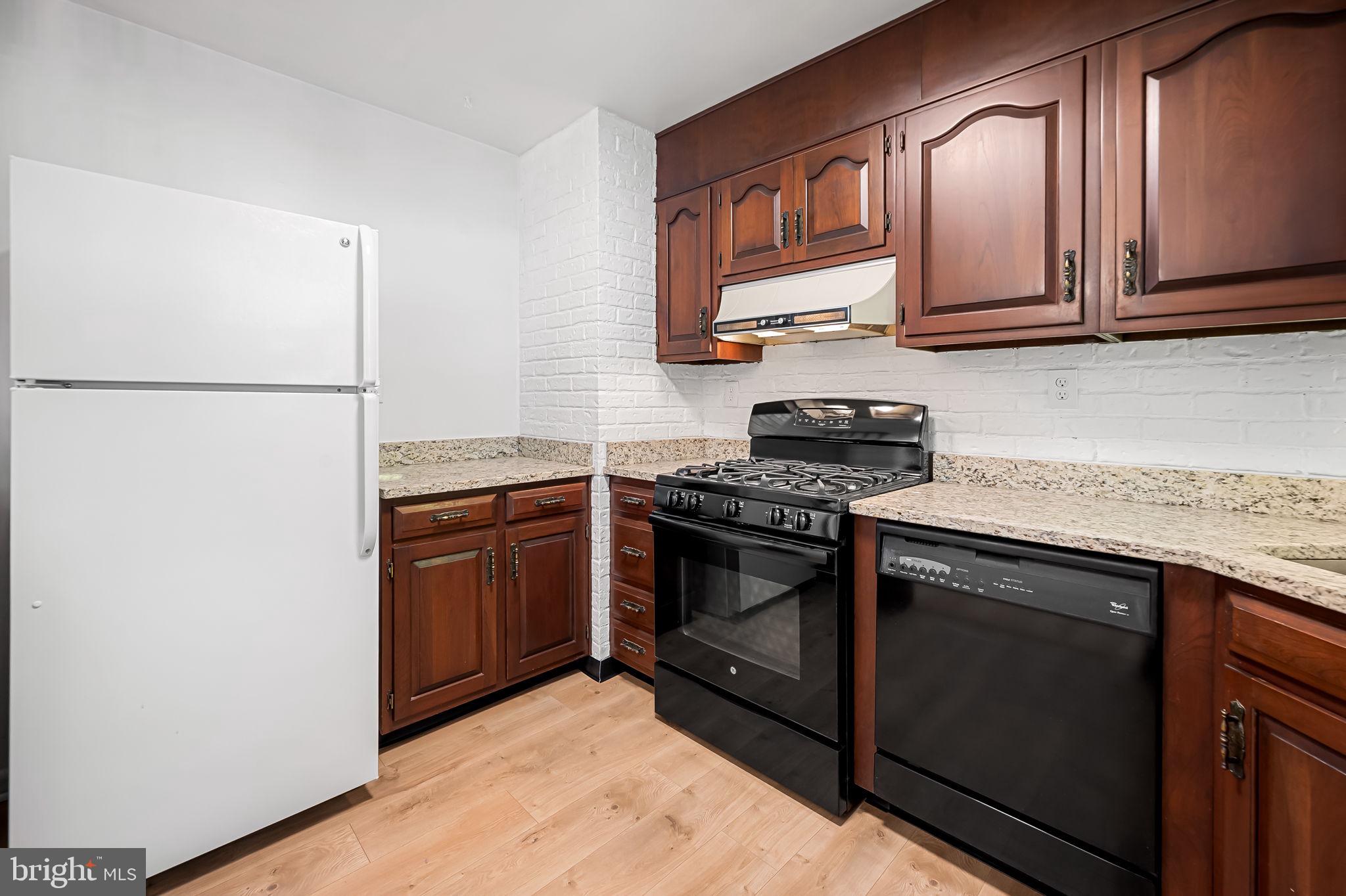 302 18th Avenue Baltimore, MD 21225 - Photo 13 of 36