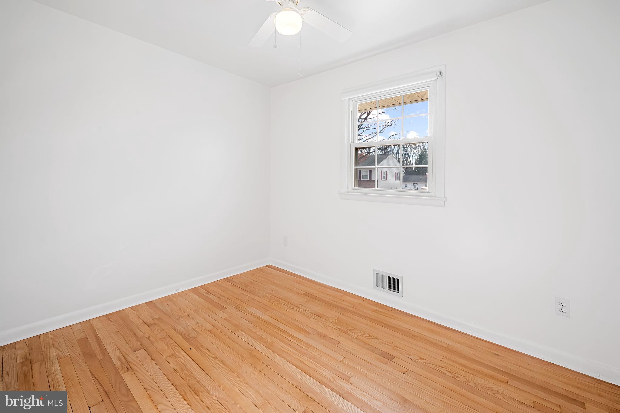 302 18th Avenue Baltimore, MD 21225 - Photo 15 of 36