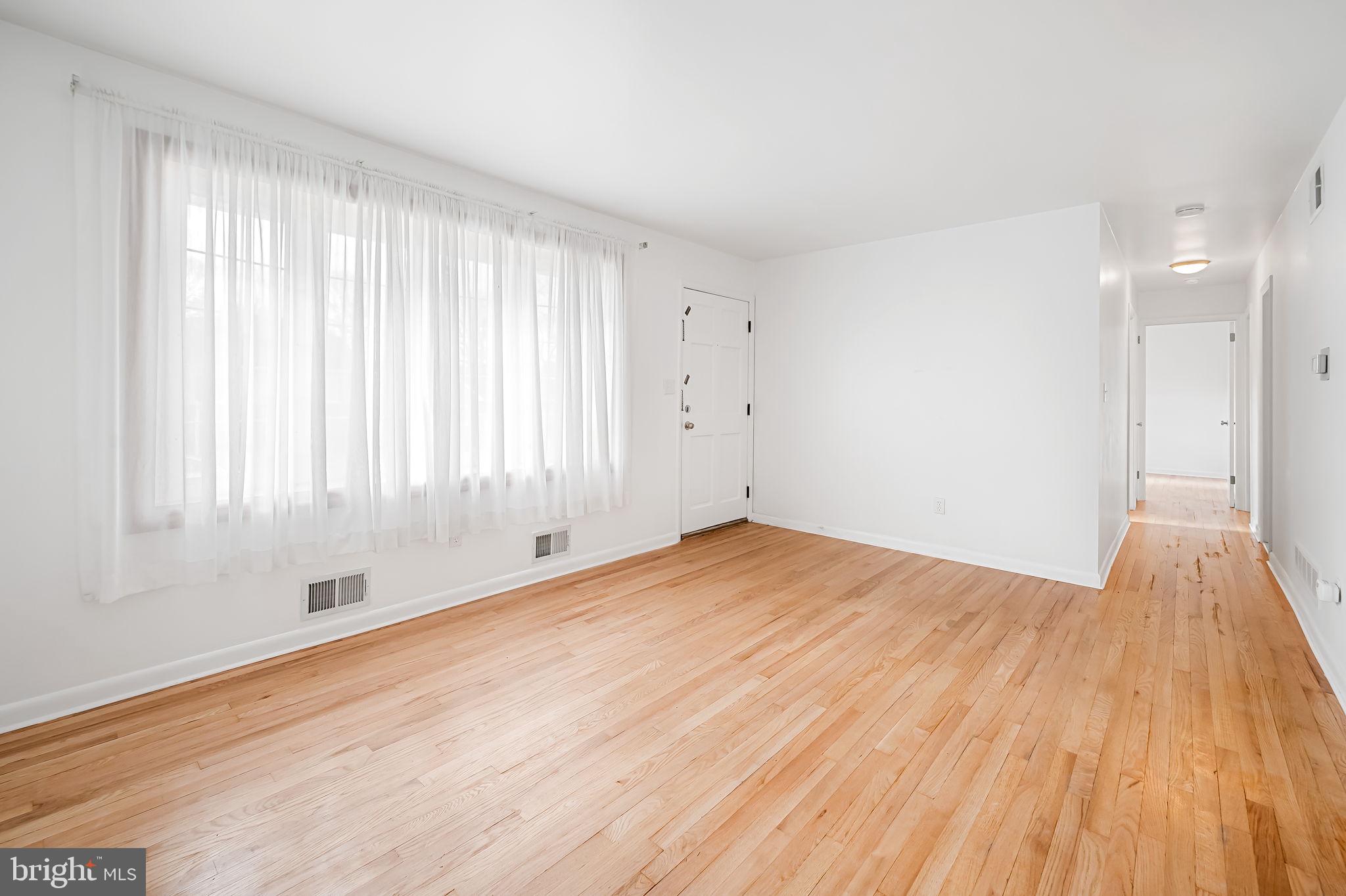 302 18th Avenue Baltimore, MD 21225 - Photo 5 of 36