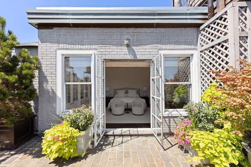 1158 5th Avenue, Unit PHC Manhattan, NY 10128 - Photo 11 of 25 a front view of a house with a porch