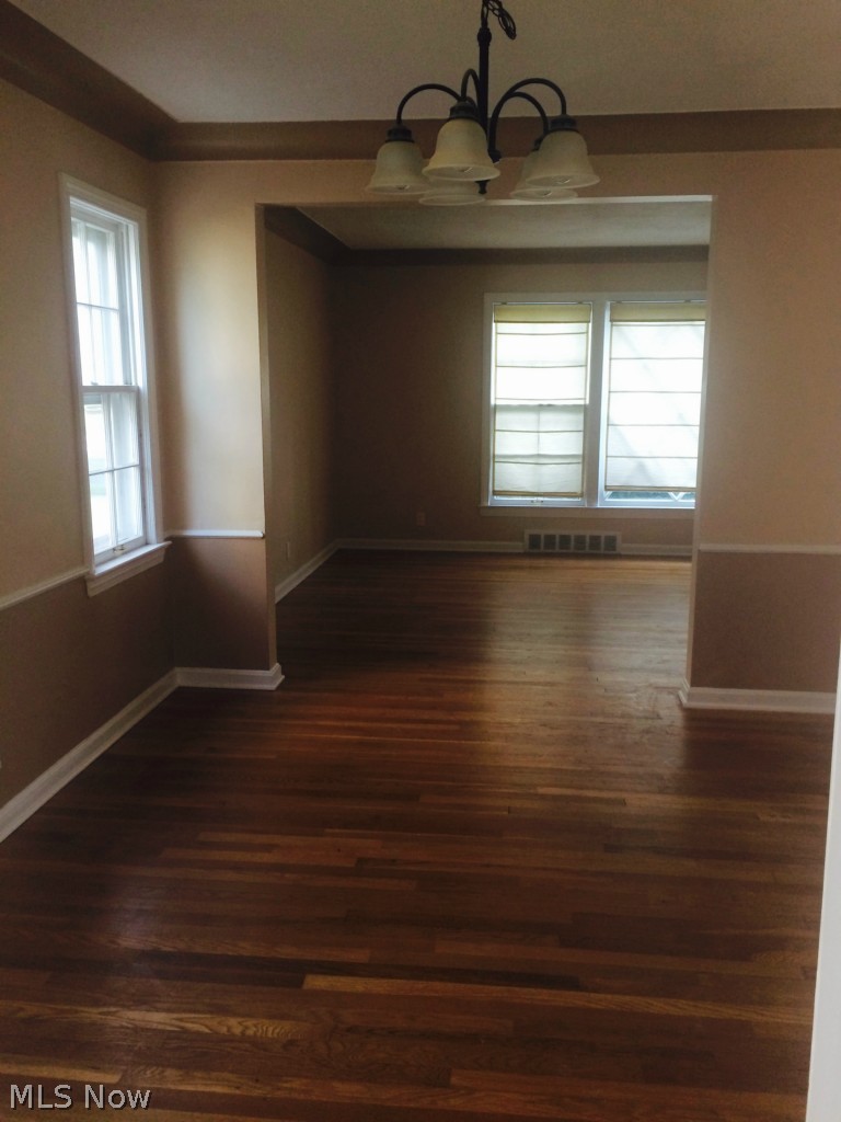 4033 Stilmore Road Cleveland, OH 44121 - Photo 5 of 15