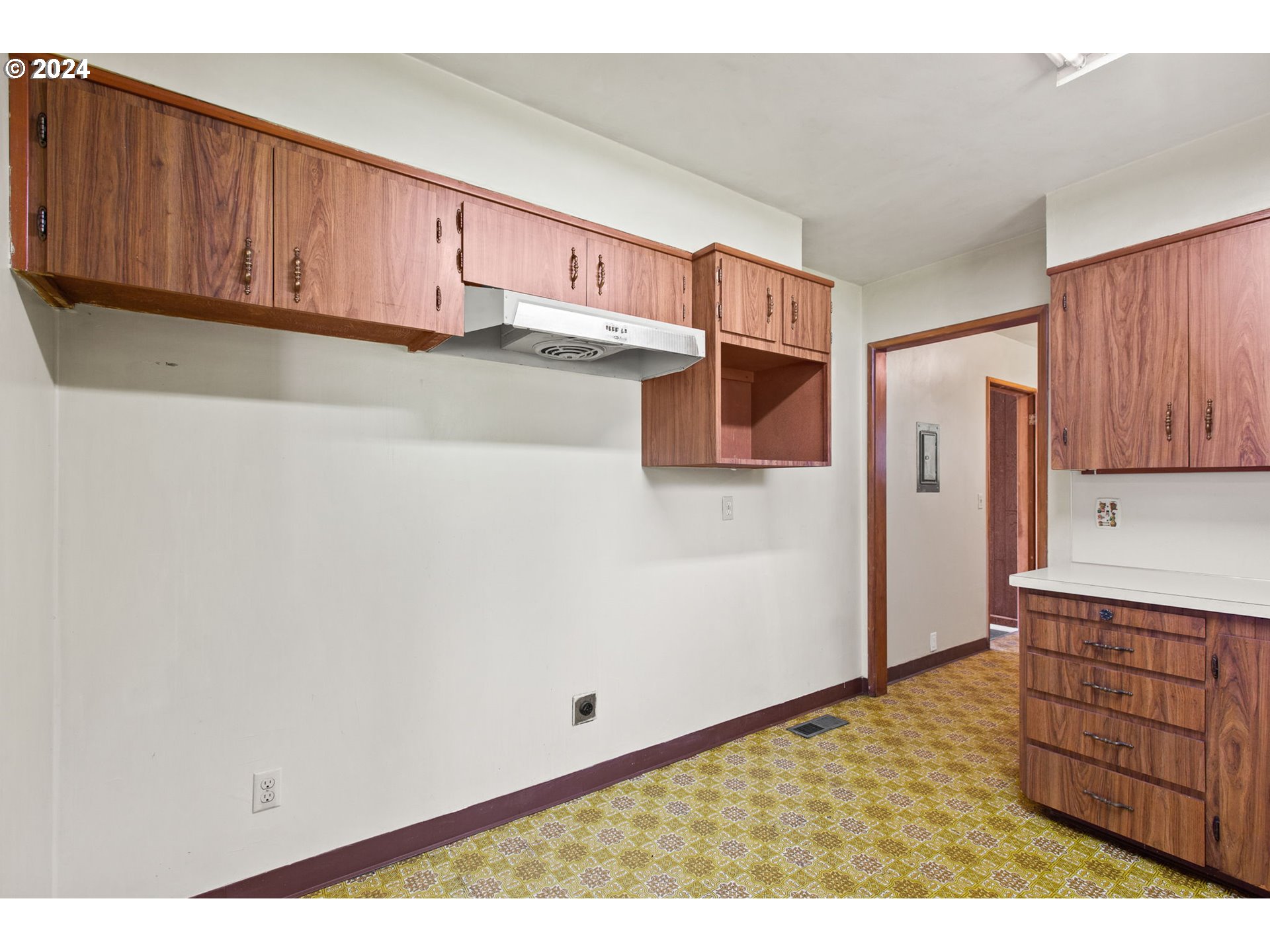 30806 South Oswalt Road Colton, OR 97017 - Photo 11 of 42 a view of a kitchen with wooden cabinets