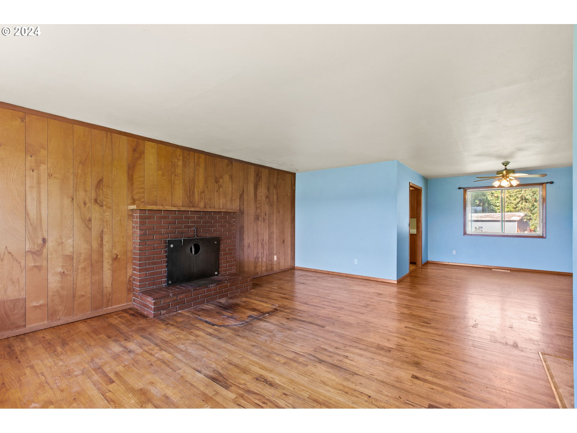 30806 South Oswalt Road Colton, OR 97017 - Photo 18 of 42 a view of an empty room and window