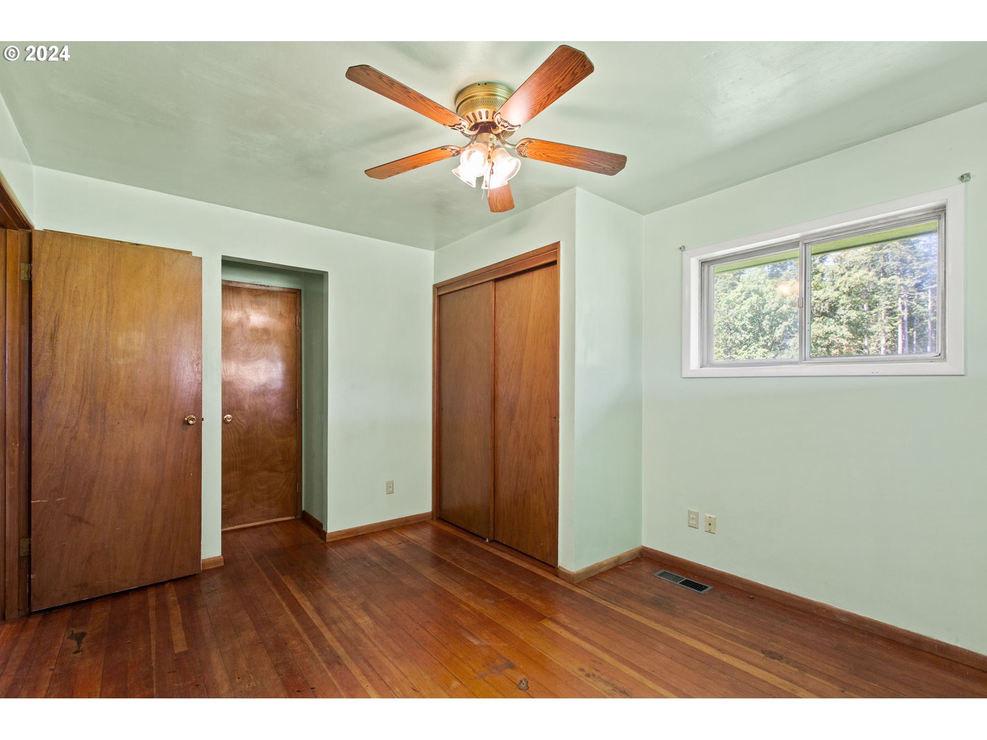 30806 South Oswalt Road Colton, OR 97017 - Photo 22 of 42 a view of an empty room with window and wooden floor