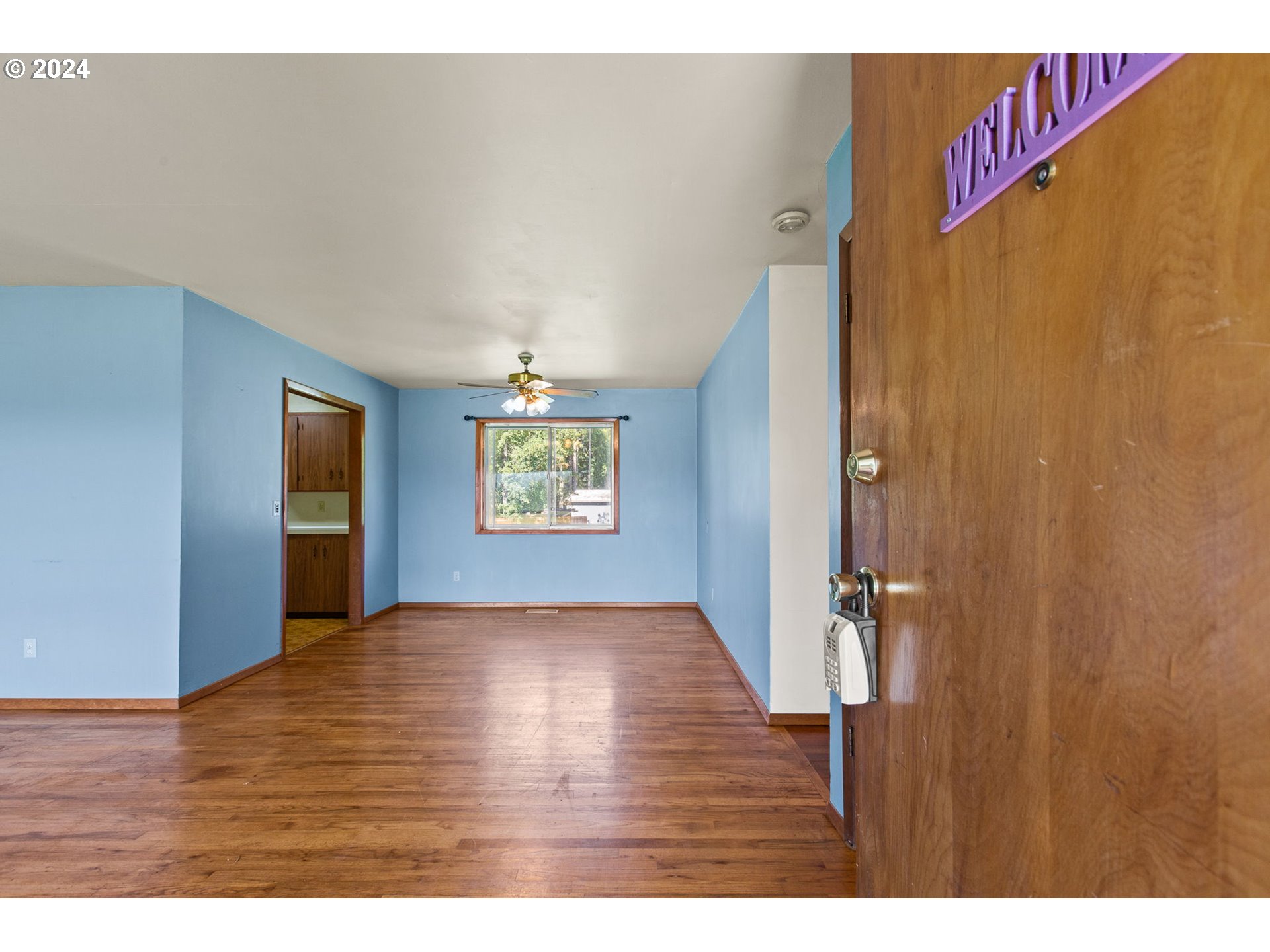 30806 South Oswalt Road Colton, OR 97017 - Photo 25 of 42 a view of an empty room with wooden floor and a window