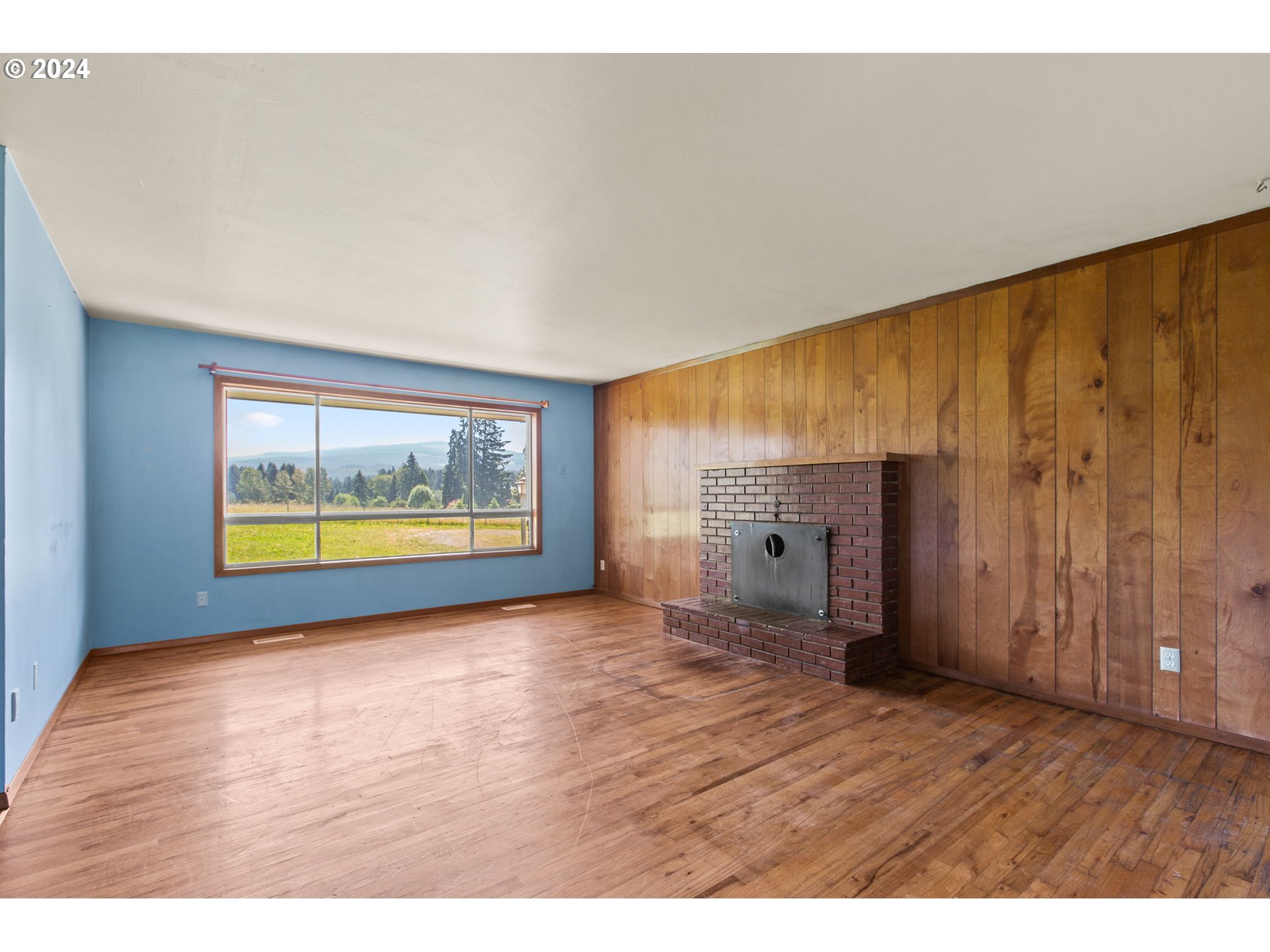 30806 South Oswalt Road Colton, OR 97017 - Photo 27 of 42 a view of an empty room and wooden floor