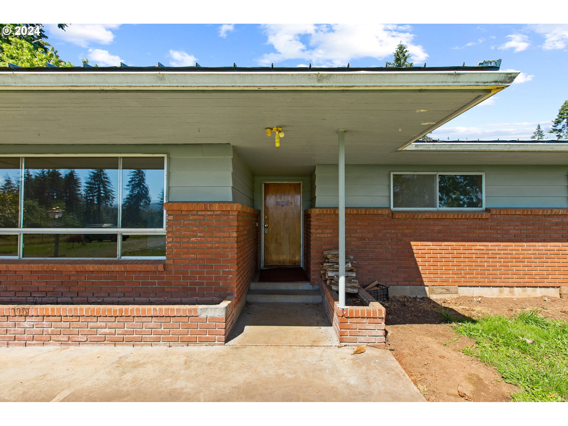 30806 South Oswalt Road Colton, OR 97017 - Photo 5 of 42 a view of entrance gate of a house