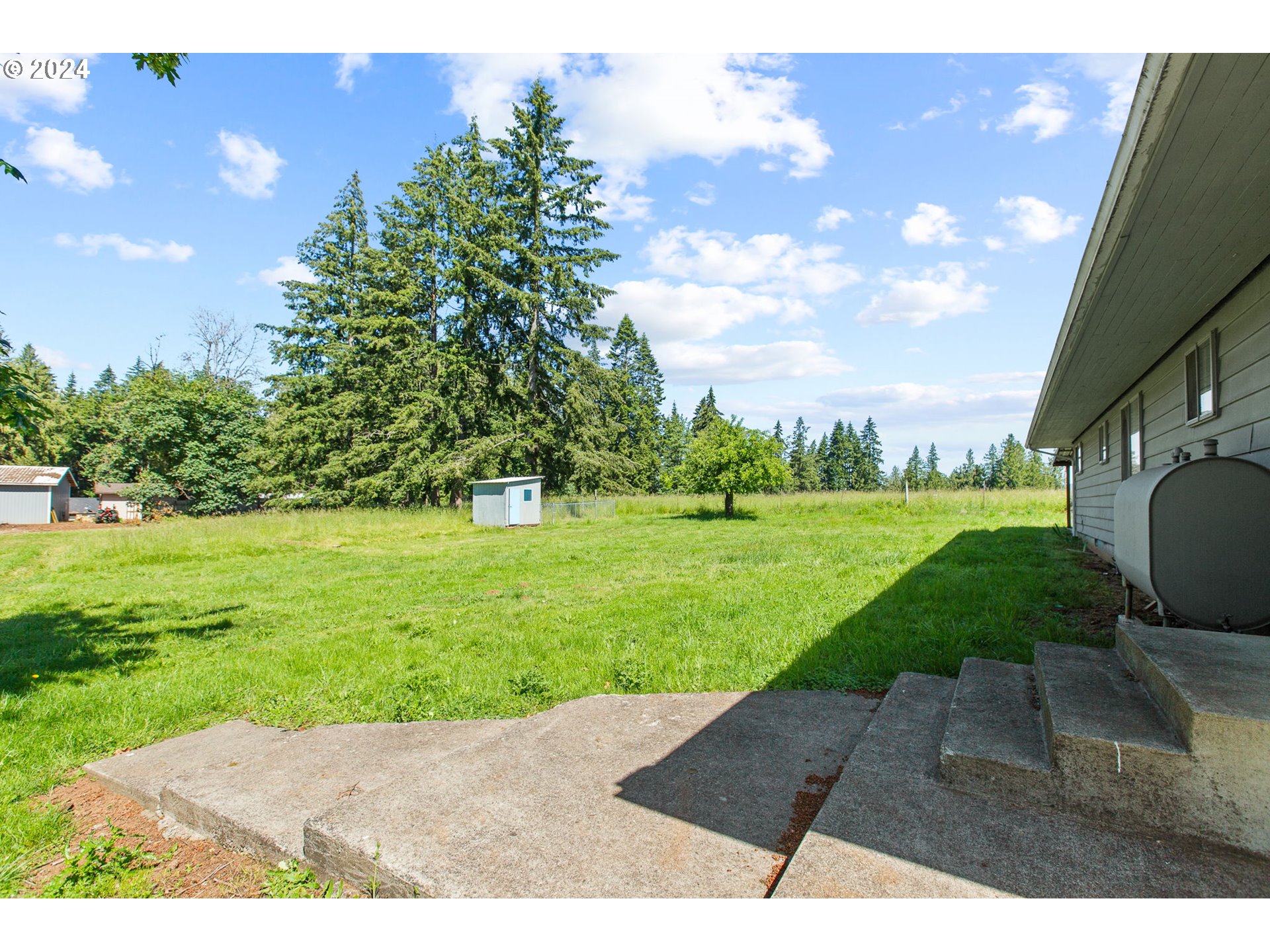 30806 South Oswalt Road Colton, OR 97017 - Photo 6 of 42 a view of a garden with a big yard