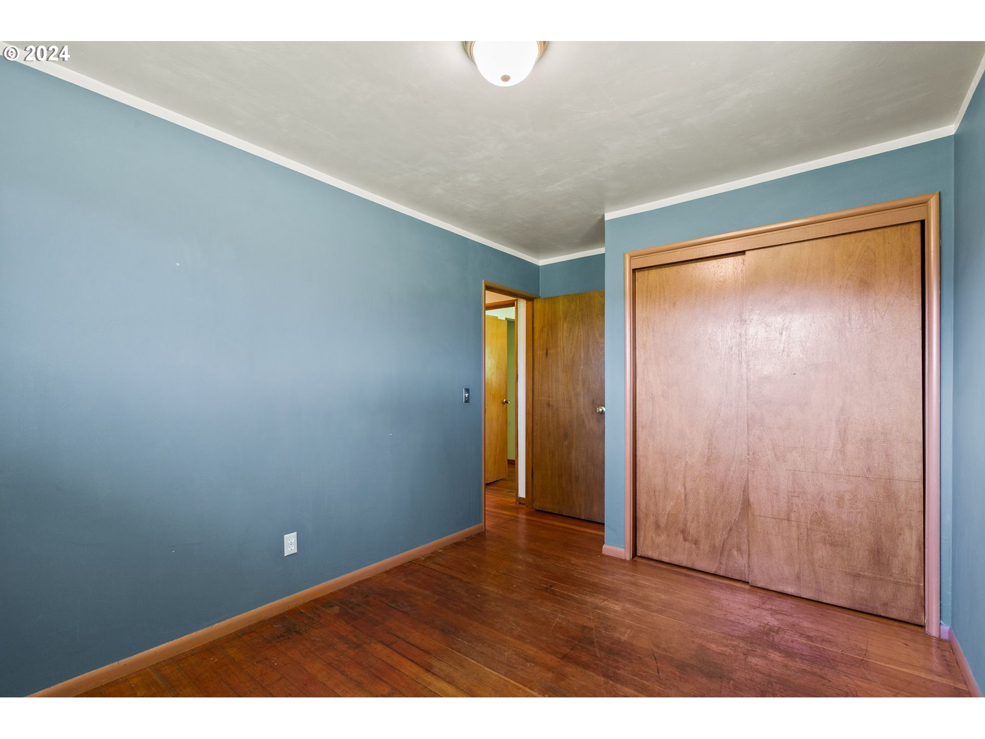 30806 South Oswalt Road Colton, OR 97017 - Photo 7 of 42 a view of an empty room with wooden floor