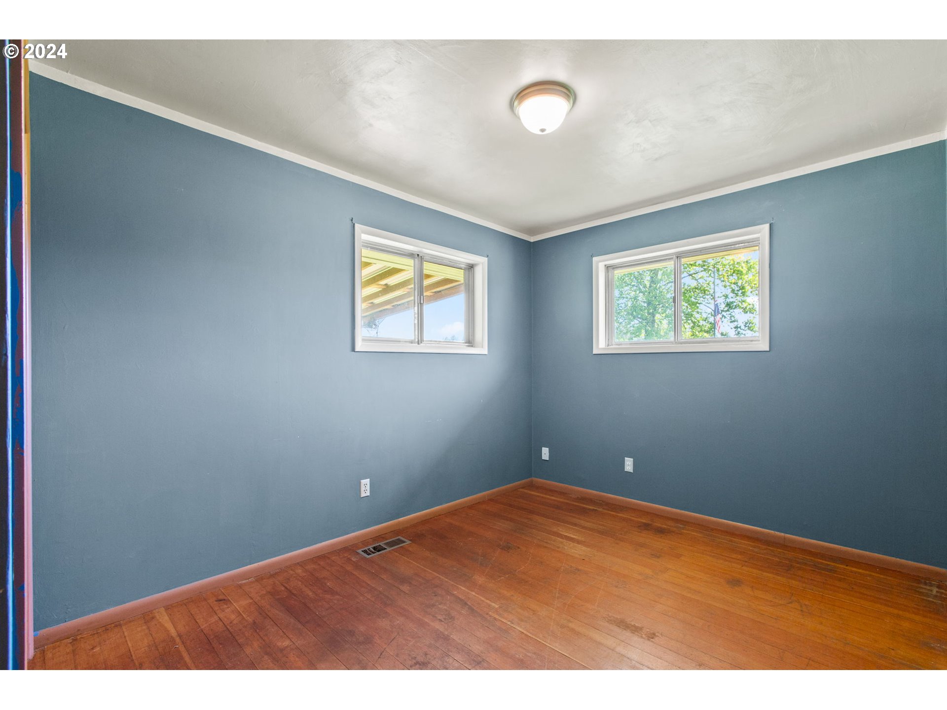 30806 South Oswalt Road Colton, OR 97017 - Photo 8 of 42 a view of empty room with windows