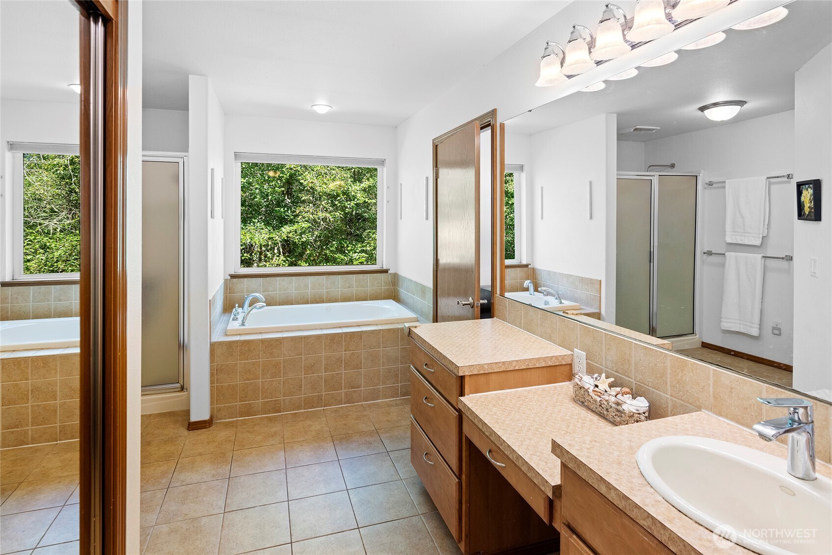 8324 Springridge Road Northeast Bainbridge Island, WA 98110 - Photo 13 of 35 Gallery Image 13