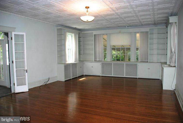 4614 Roland Avenue Baltimore, MD 21210 - Photo 11 of 13 Family Room