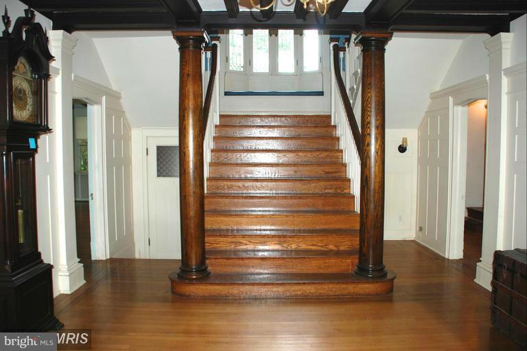 4614 Roland Avenue Baltimore, MD 21210 - Photo 3 of 13 Interior (General)