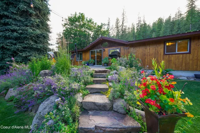 $970,000 | 430 North Nordman Road, Nordman, ID 83848