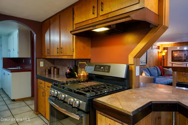 $970,000 | 430 North Nordman Road, Nordman, ID 83848