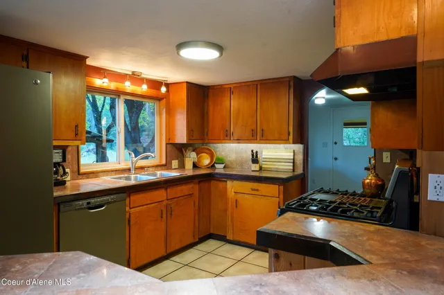 $970,000 | 430 North Nordman Road, Nordman, ID 83848