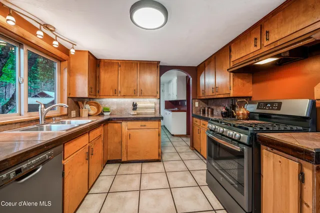 $970,000 | 430 North Nordman Road, Nordman, ID 83848