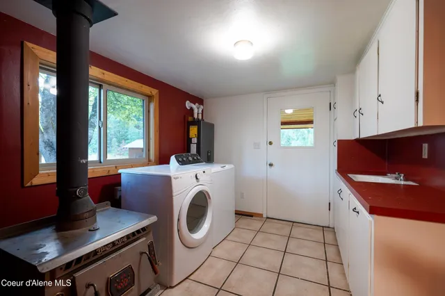 $970,000 | 430 North Nordman Road, Nordman, ID 83848