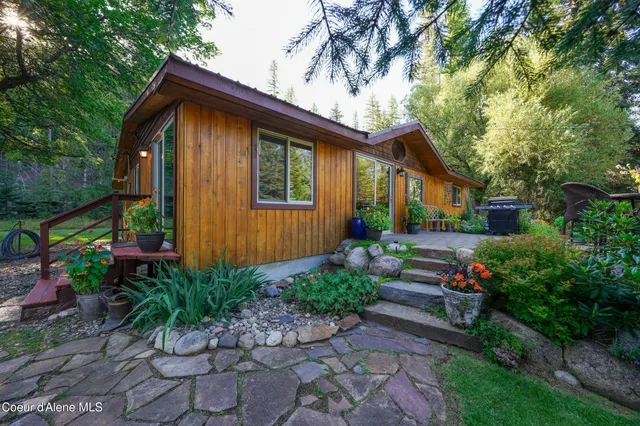 $970,000 | 430 North Nordman Road, Nordman, ID 83848