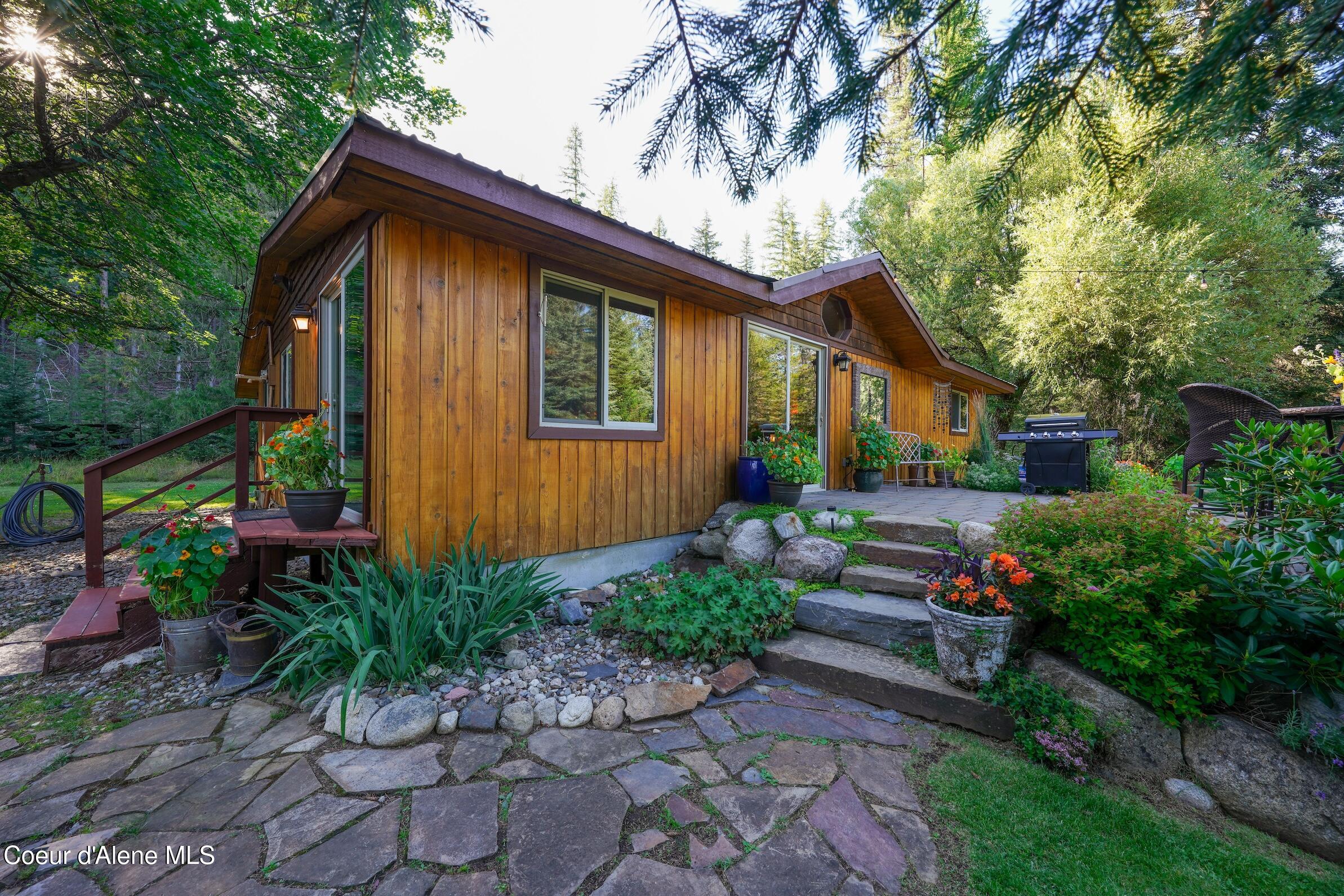 430 North Nordman Road Nordman, ID 83848 - Photo 3 of 82 DSC06831