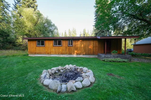 $970,000 | 430 North Nordman Road, Nordman, ID 83848