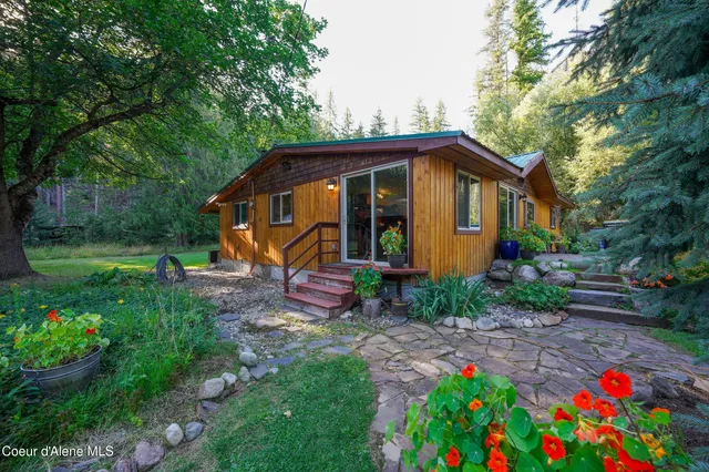 $970,000 | 430 North Nordman Road, Nordman, ID 83848
