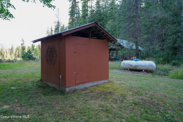 $970,000 | 430 North Nordman Road, Nordman, ID 83848