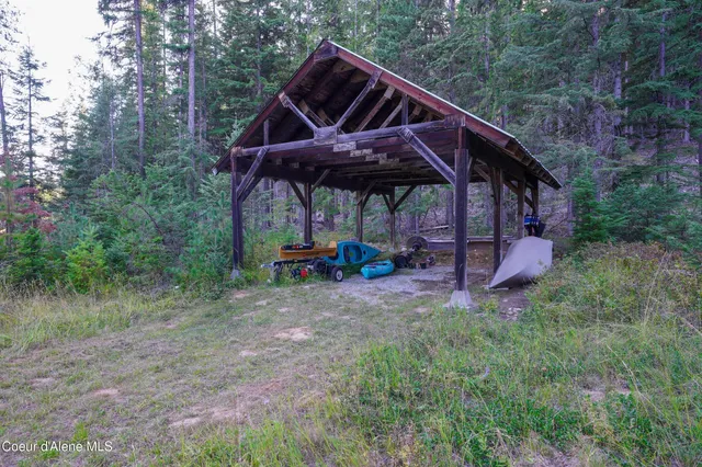 $970,000 | 430 North Nordman Road, Nordman, ID 83848