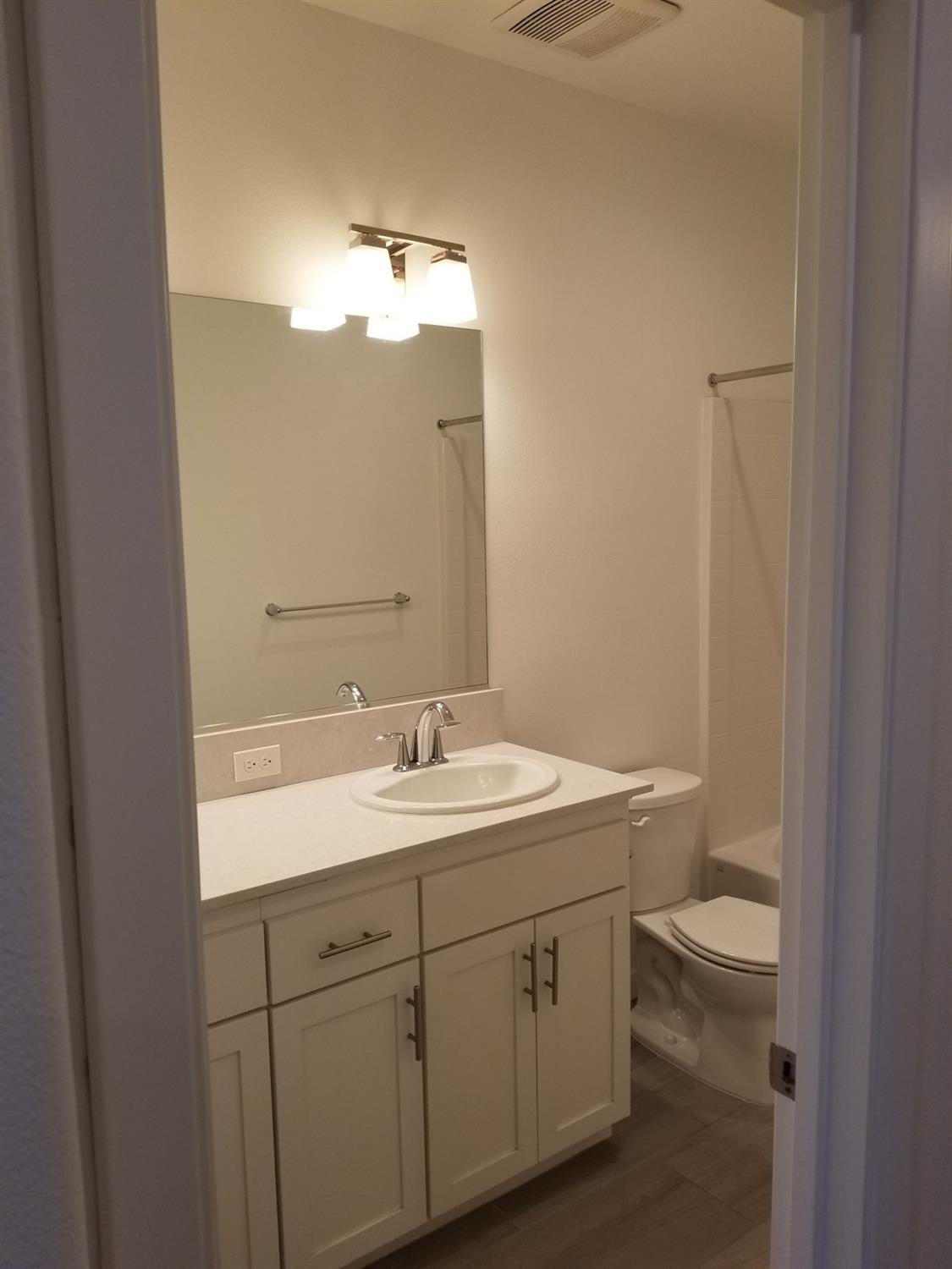 762 Ridgebank Avenue Madera, CA 93636 - Photo 15 of 38 Gallery Image 15