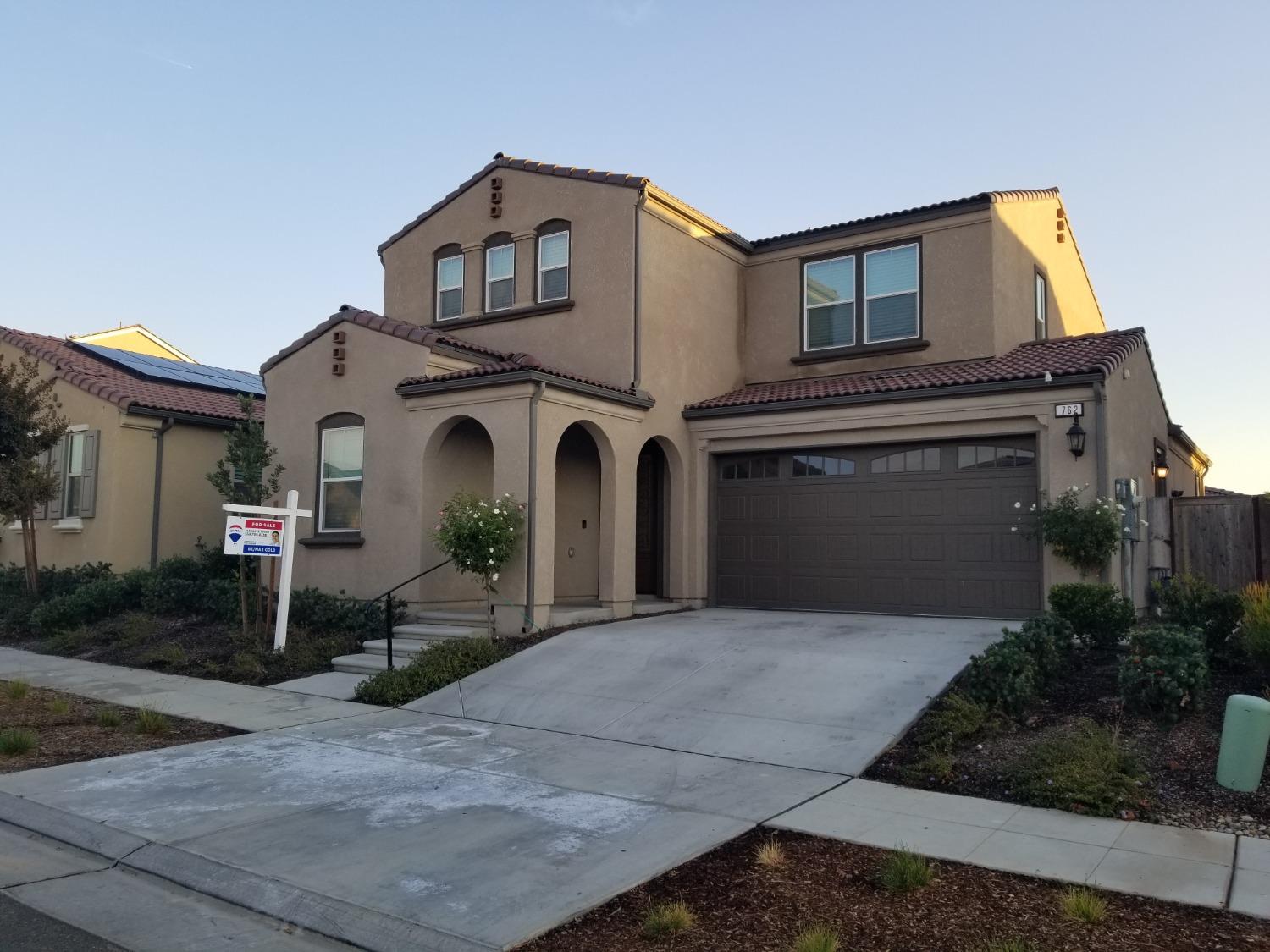 762 Ridgebank Avenue Madera, CA 93636 - Photo 2 of 38 Gallery Image 2
