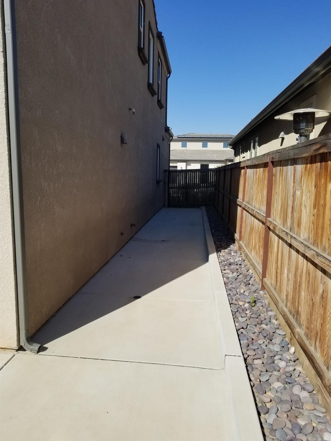 762 Ridgebank Avenue Madera, CA 93636 - Photo 36 of 38 Gallery Image 36
