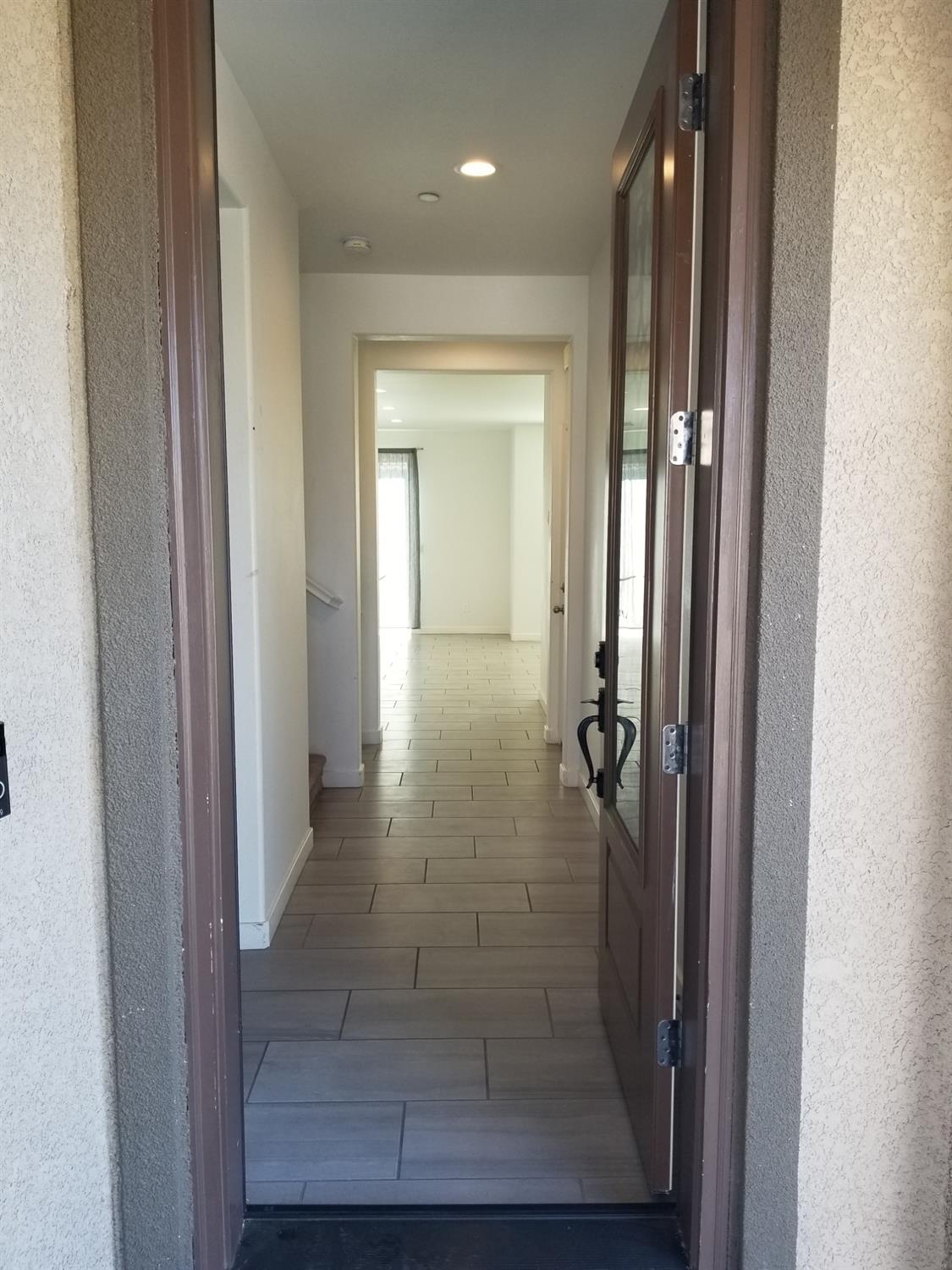 762 Ridgebank Avenue Madera, CA 93636 - Photo 4 of 38 Gallery Image 4