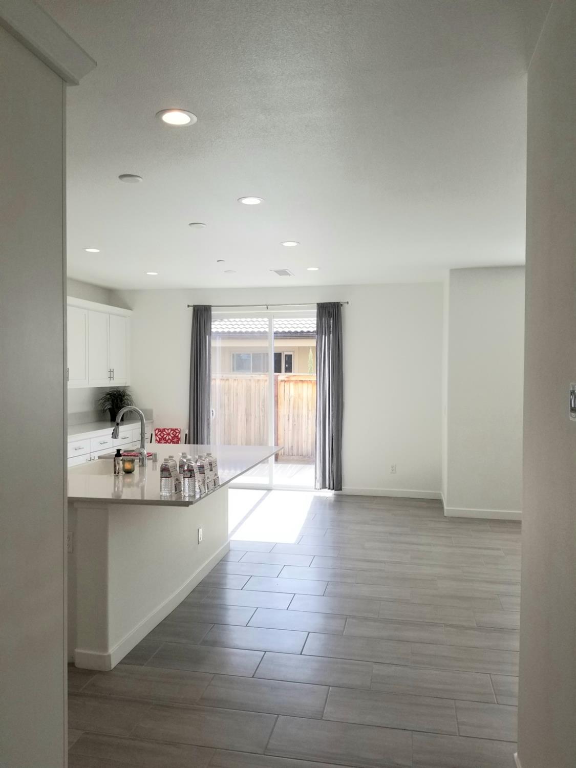 762 Ridgebank Avenue Madera, CA 93636 - Photo 6 of 38 Gallery Image 6