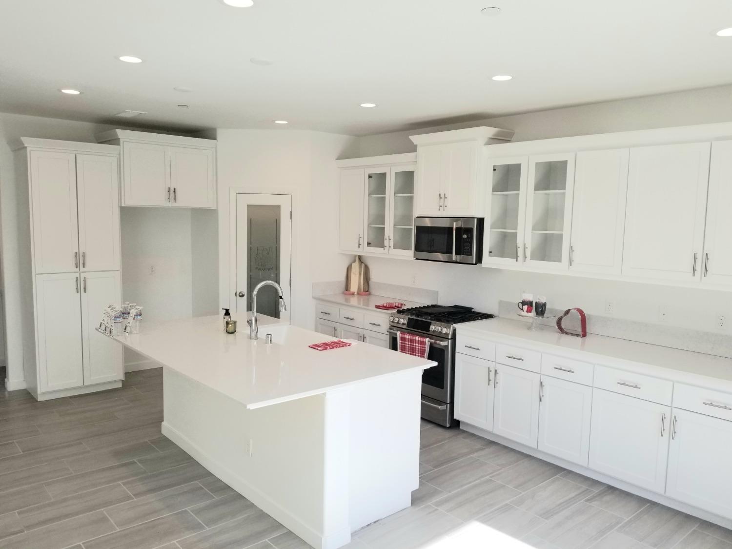762 Ridgebank Avenue Madera, CA 93636 - Photo 7 of 38 Gallery Image 7