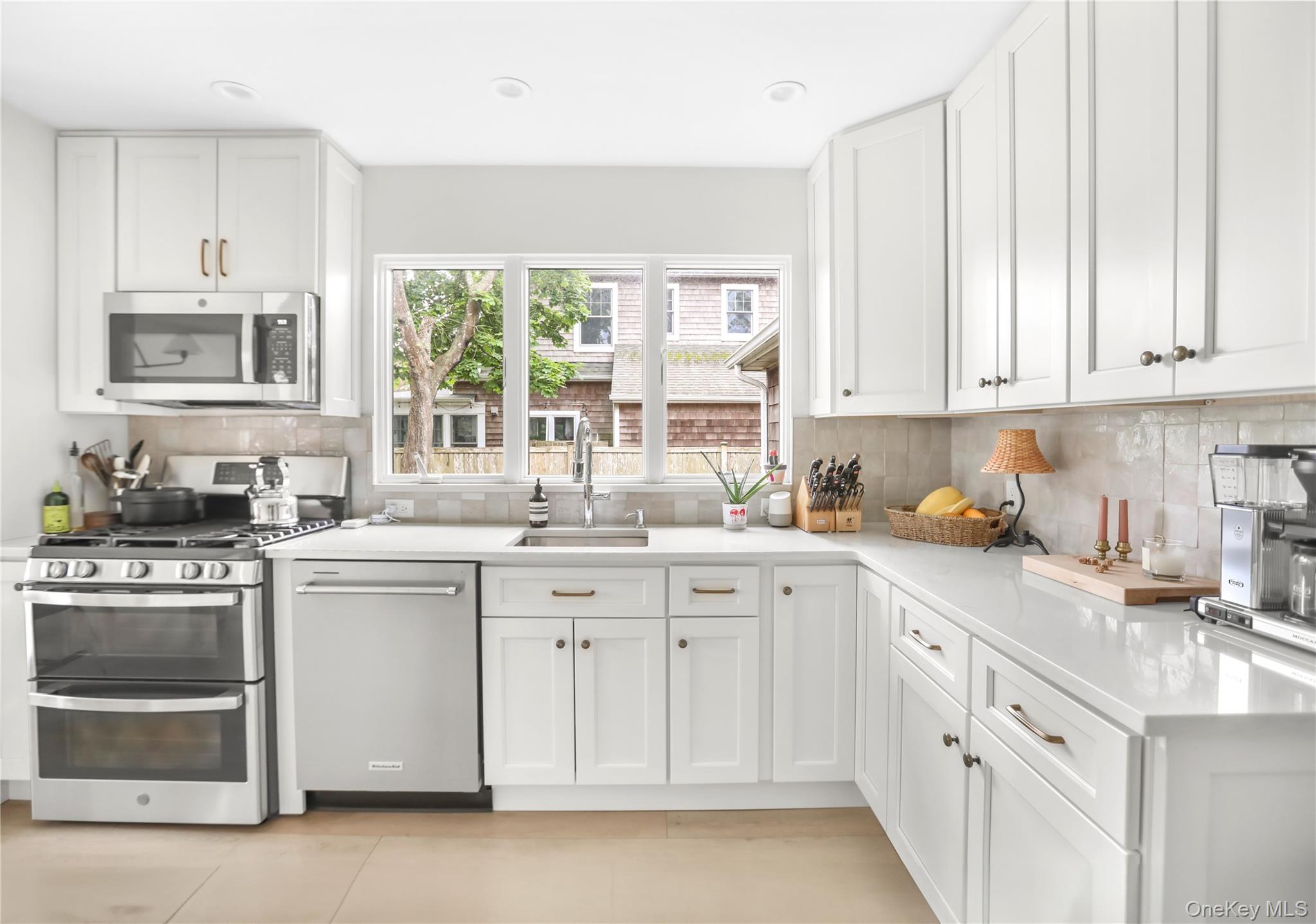 45 North Howells Point Road Bellport, NY 11713 - Photo 5 of 14