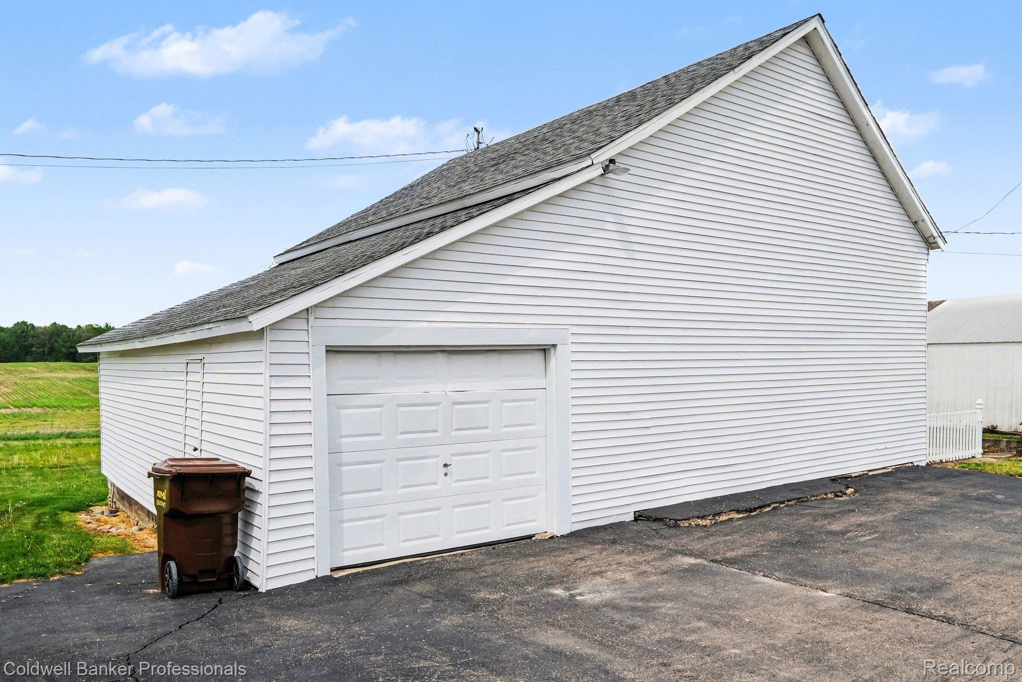3105 East Dodge Road Clio, MI 48420 - Photo 3 of 28 View of detached Carriage House
