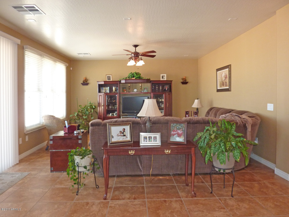 4564 East Bonanza Road Gilbert, AZ 85297 - Photo 11 of 36 Family Room 2