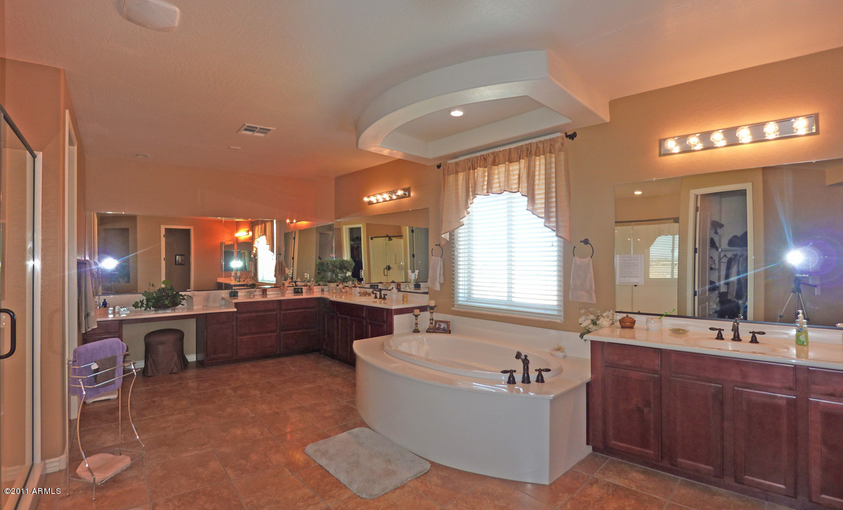 4564 East Bonanza Road Gilbert, AZ 85297 - Photo 14 of 36 Master Bath - Dual Vanities