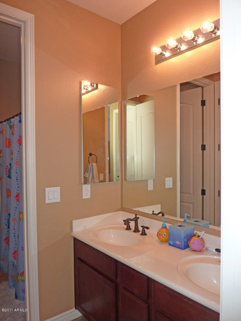 4564 East Bonanza Road Gilbert, AZ 85297 - Photo 20 of 36 Bathroom 2