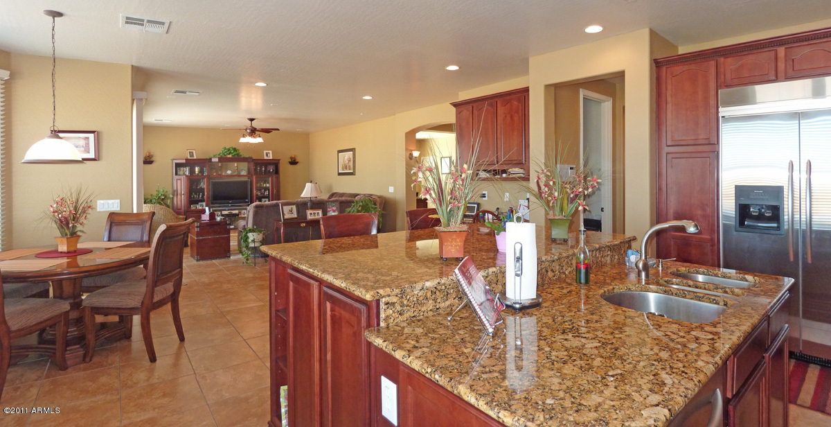 4564 East Bonanza Road Gilbert, AZ 85297 - Photo 7 of 36 Kitchen - Granite Counters