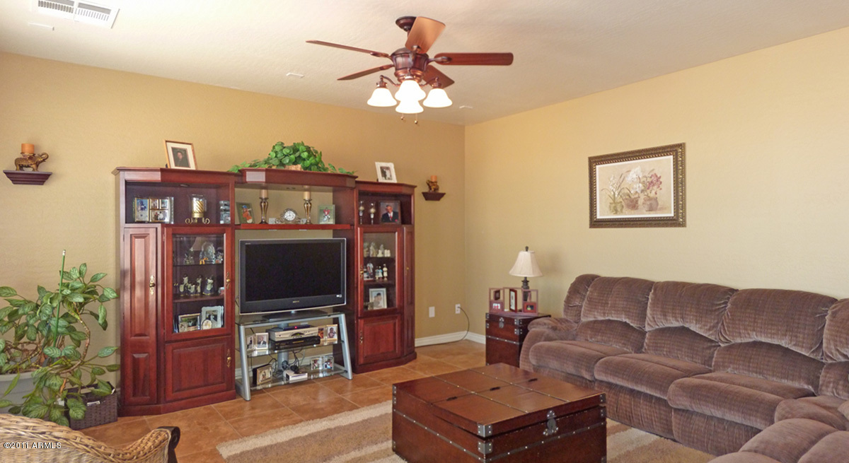4564 East Bonanza Road Gilbert, AZ 85297 - Photo 9 of 36 Family Room